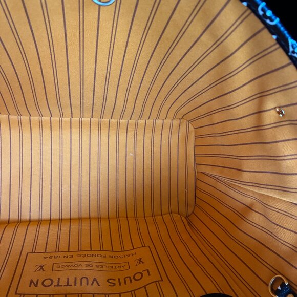 Louis Vuitton Neverfull MM Tote in Jungle Print - Picture 11 of 16